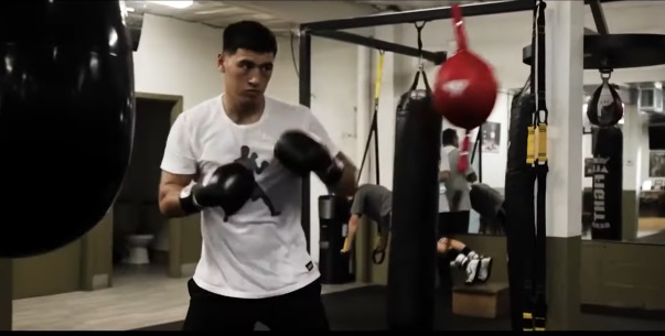 Petinju Kelas light heavy Dmitry Bivol